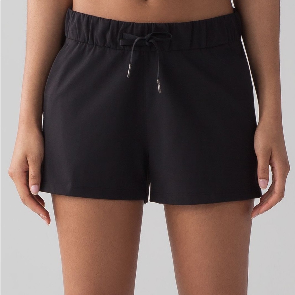 Lululemon On the Fly 2.5” Shorts - Black
